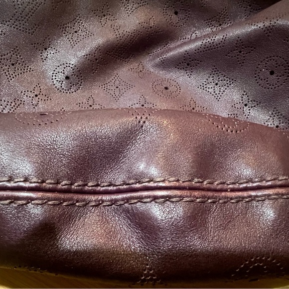 Louis Vuitton Monogram Mahina Otanah bag - Picture 10 of 10